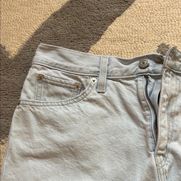 Light Wash Levi’s Women's Jean Shorts - Picture 4 of 8